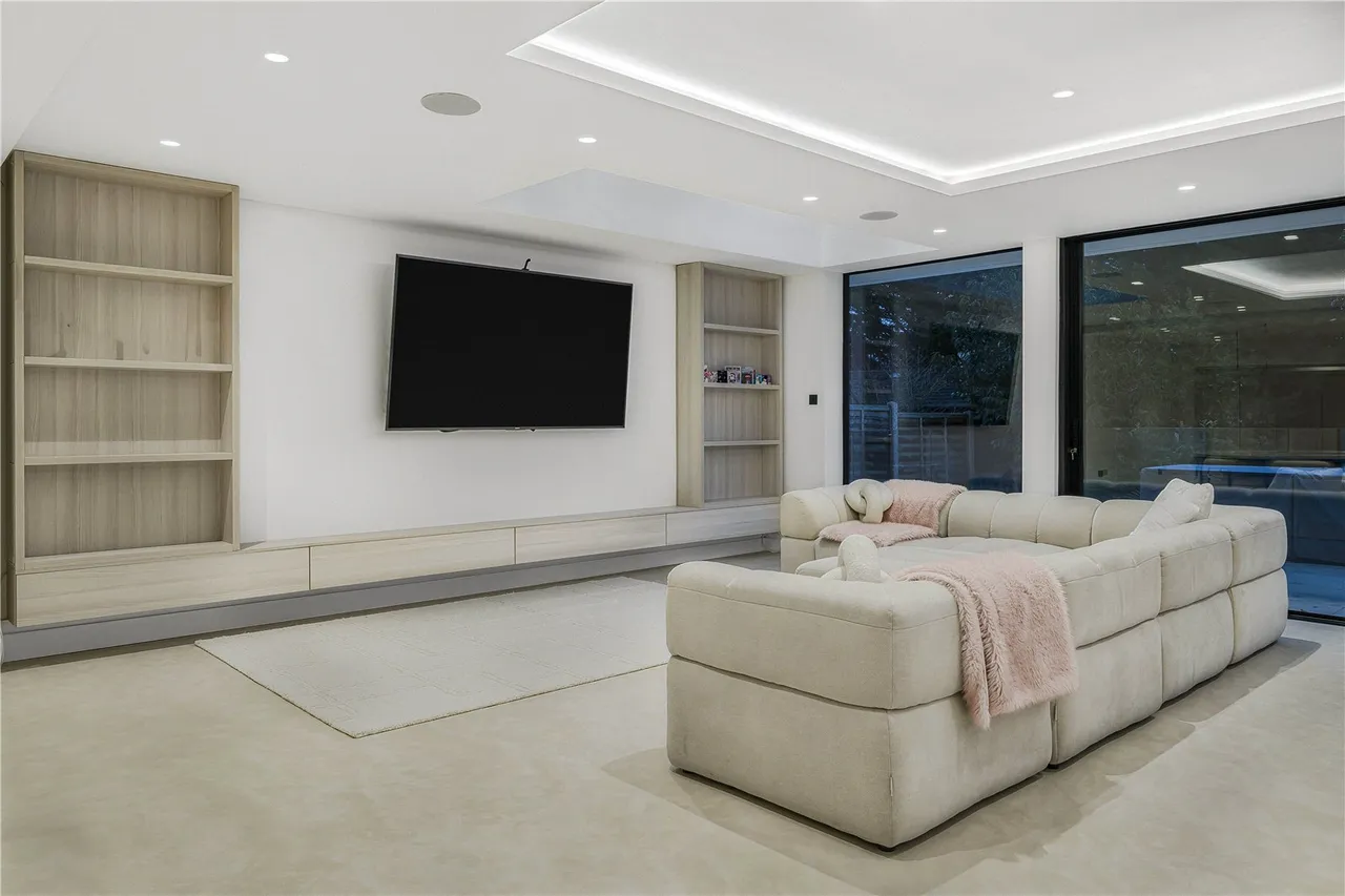Parkgate Avenue, Hadley Wood, EN4, photo 15