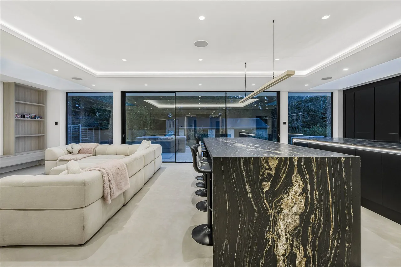 Parkgate Avenue, Hadley Wood, EN4, photo 10