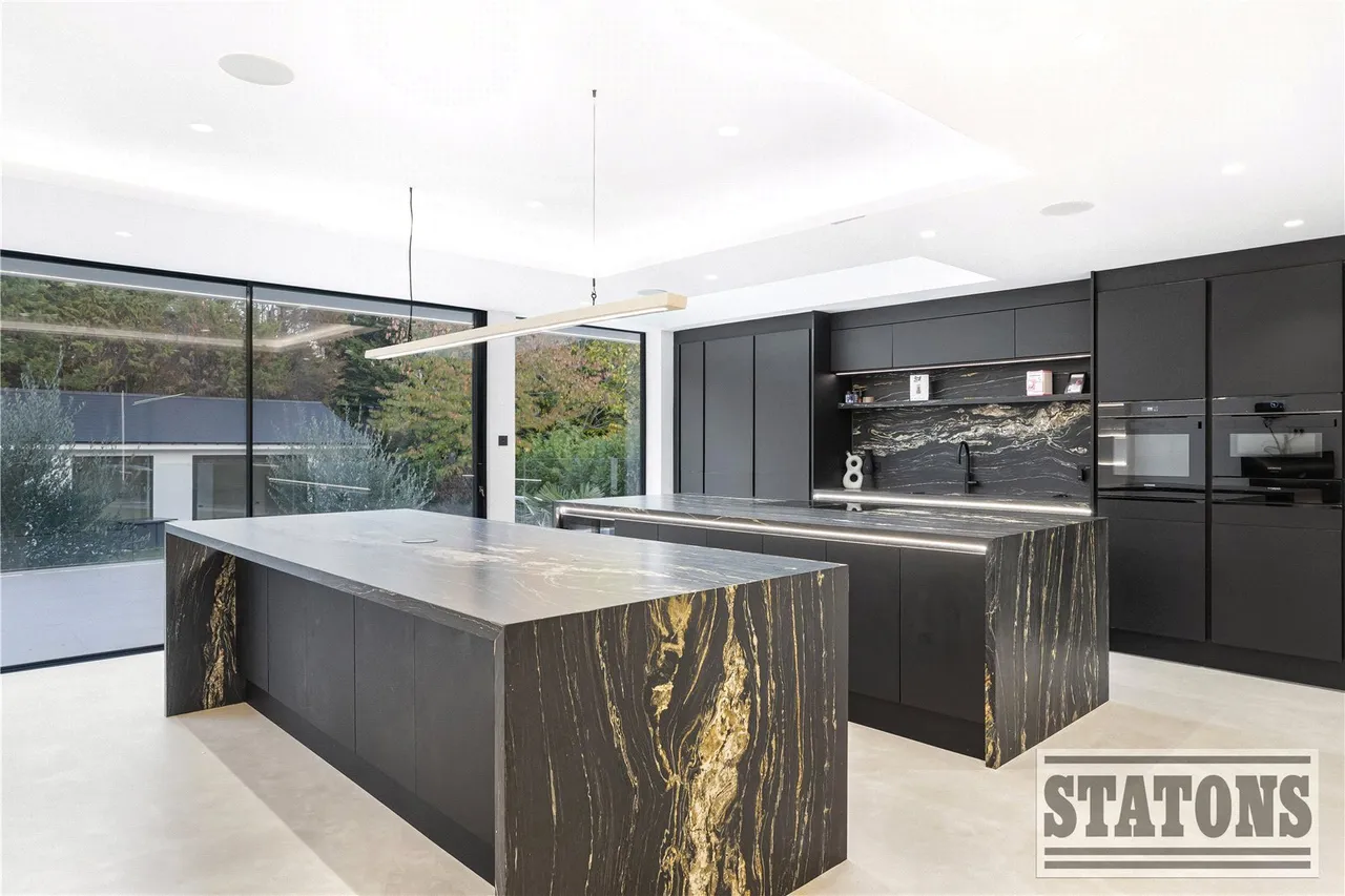 Parkgate Avenue, Hadley Wood, EN4, photo 4