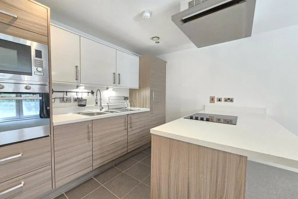 Woodfield Road, Broadheath, WA14, photo 6