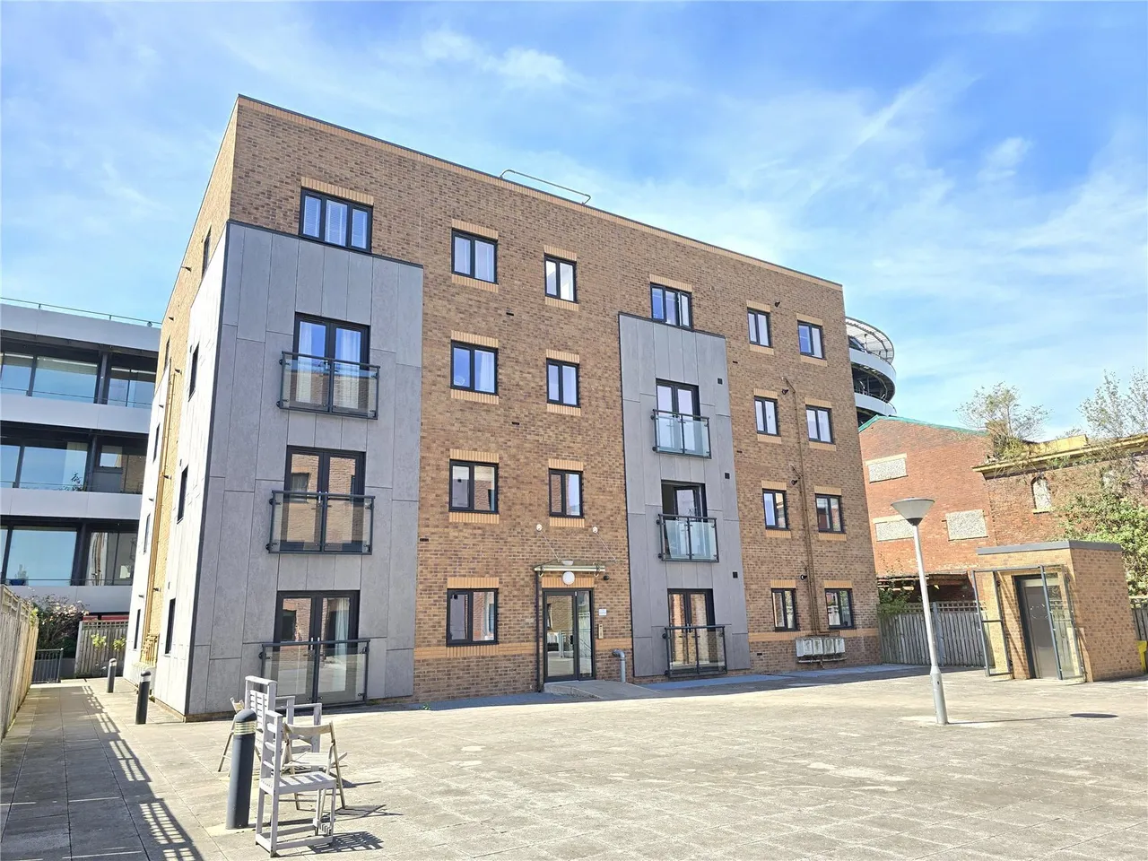 2 bed flat for sale, Woodfield Road, Broadheath, WA14