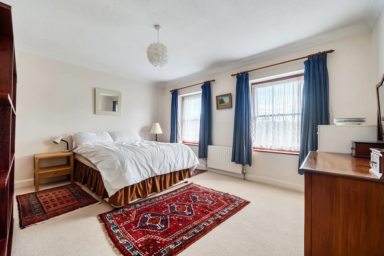 St. Huberts Close, Gerrards Cross, SL9, photo 9