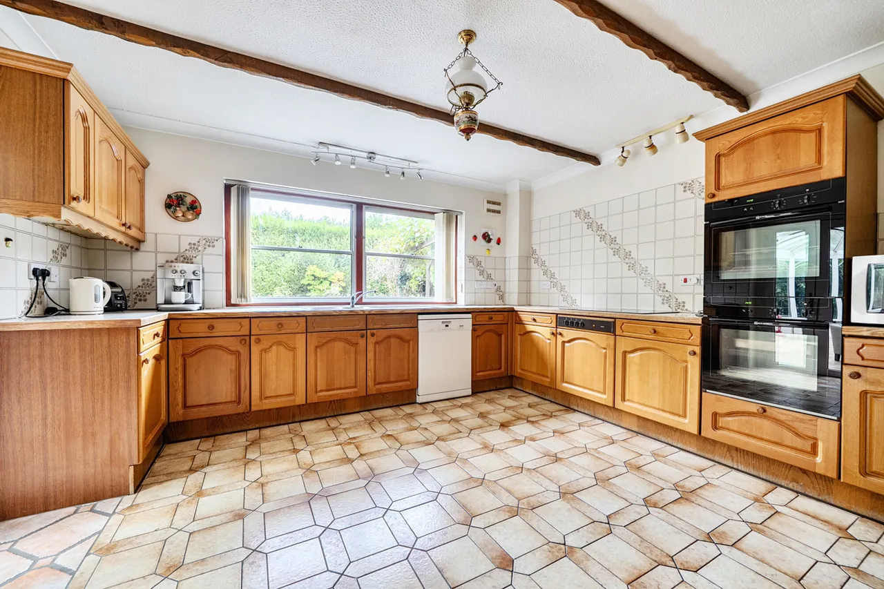 St. Huberts Close, Gerrards Cross, SL9, photo 3
