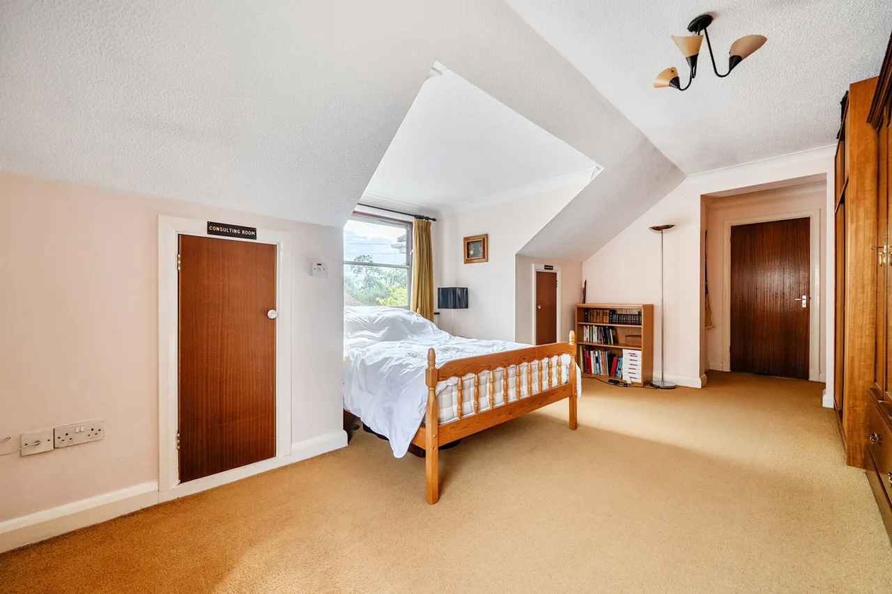 St. Huberts Close, Gerrards Cross, SL9, photo 16