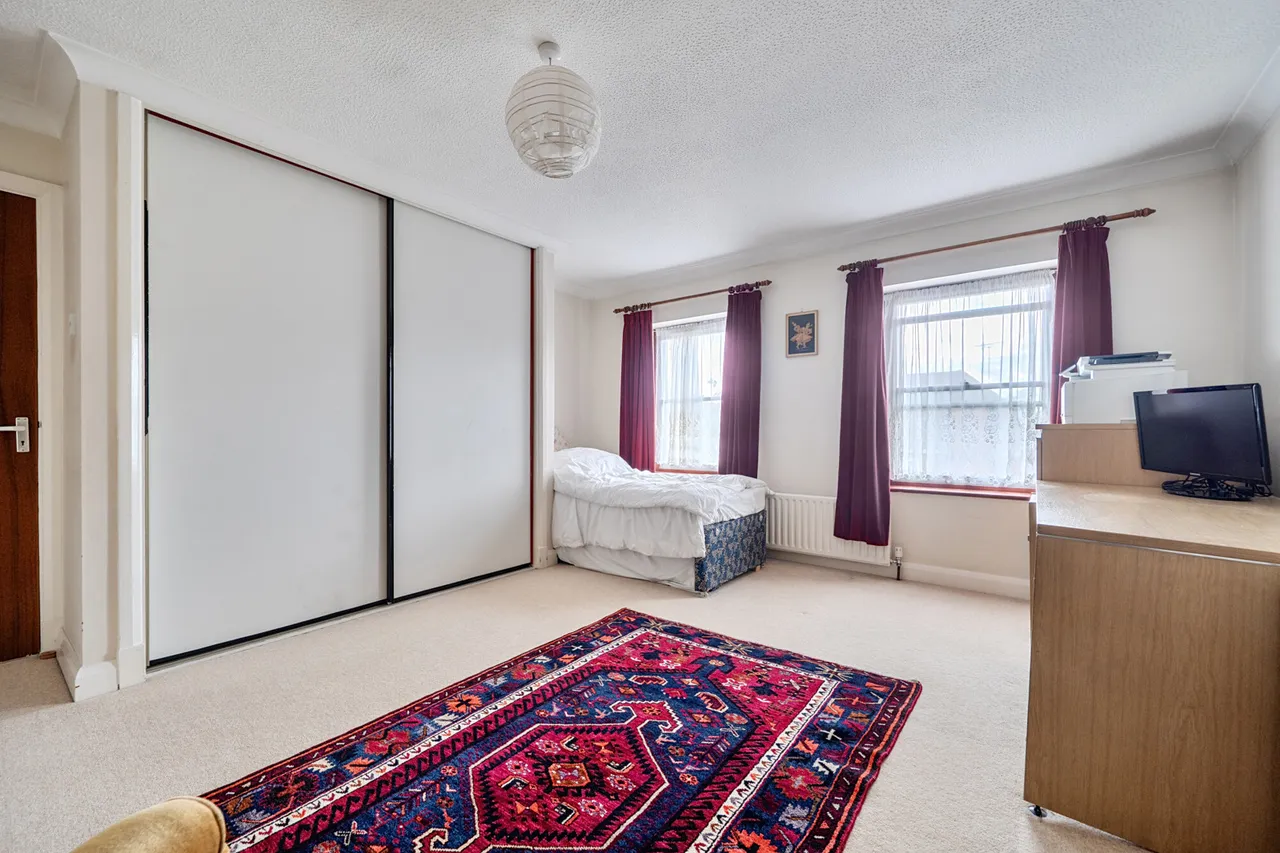 St. Huberts Close, Gerrards Cross, SL9, photo 15