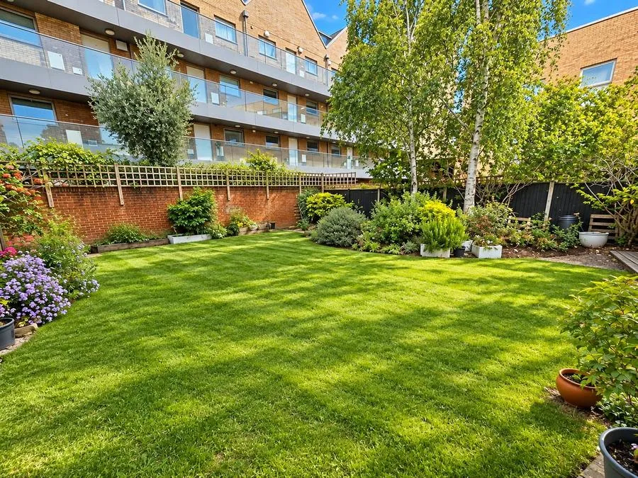 Ferndale Road, London, SW4, photo 10