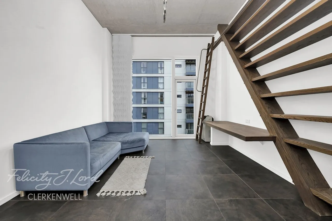 Pear Tree Street, London, photo 2