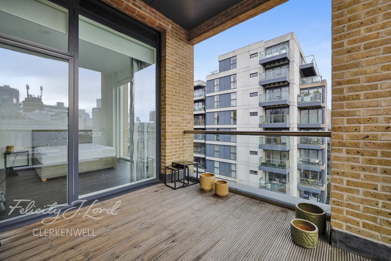 Pear Tree Street, London, photo 14