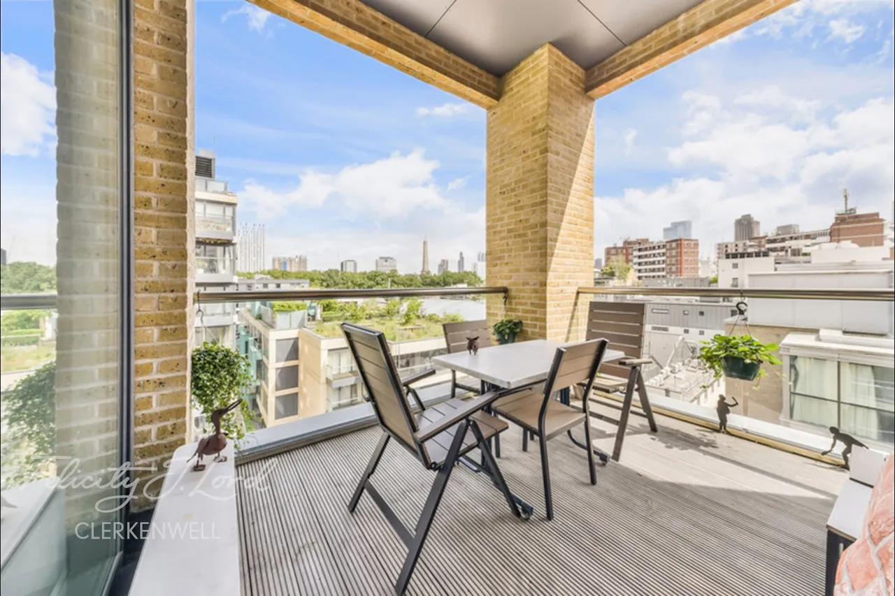 Pear Tree Street, London, photo 12