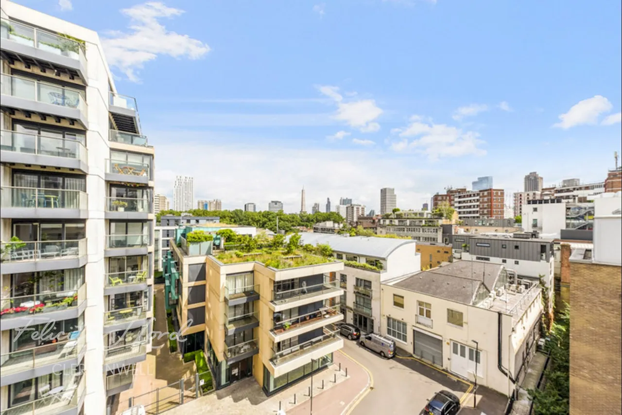 Pear Tree Street, London, photo 24