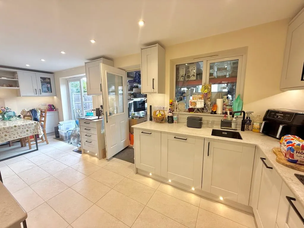 Lake View, Houghton Regis LU5 5GJ, photo 2