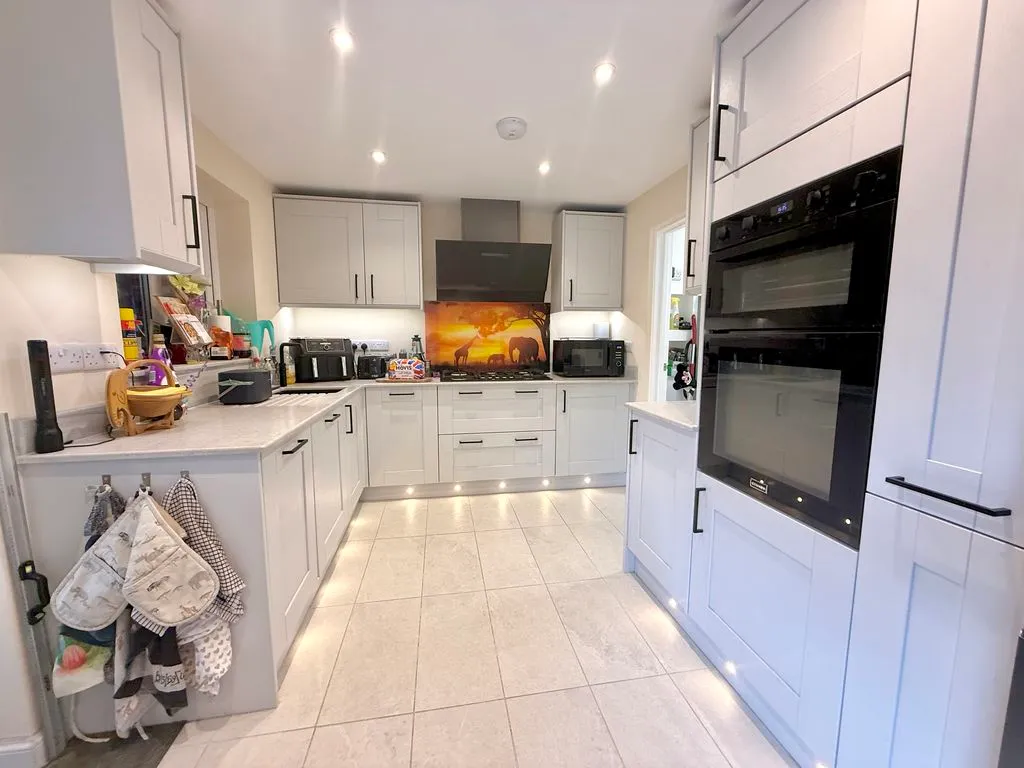 Lake View, Houghton Regis LU5 5GJ, photo 6