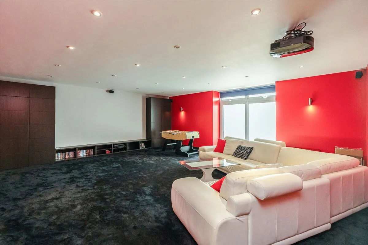 Pine Walk, Cobham, KT11, photo 10