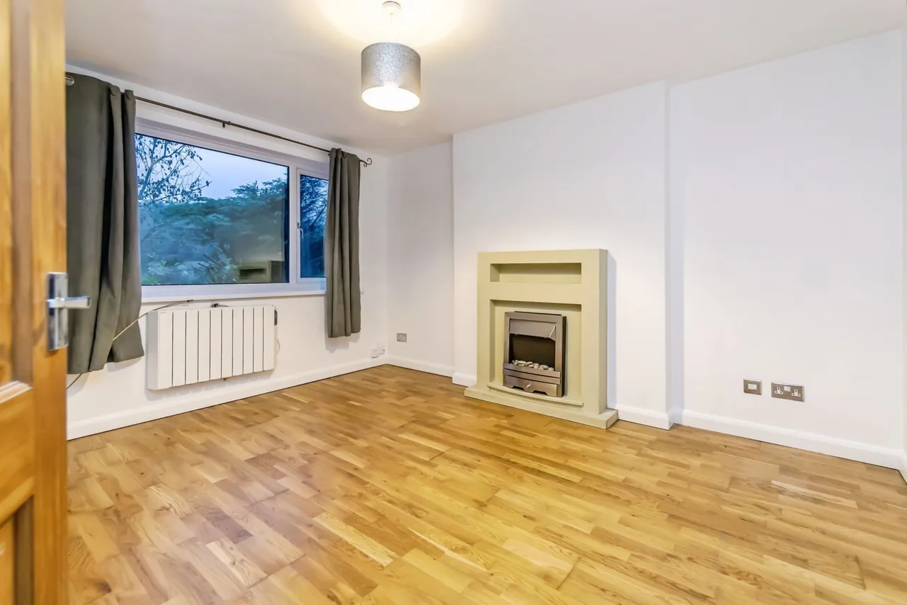 Rogers Close, Coulsdon, CR5, photo 13
