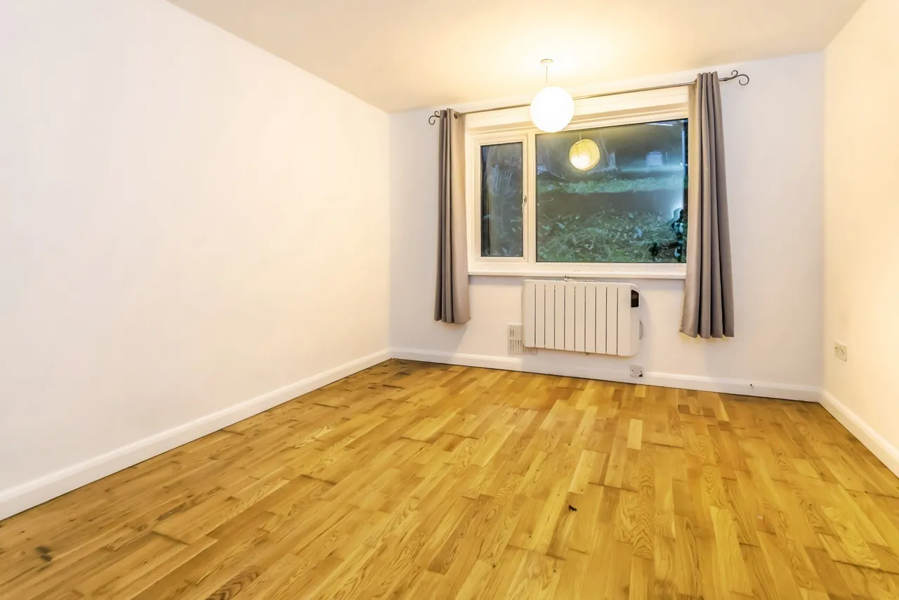 Rogers Close, Coulsdon, CR5, photo 19