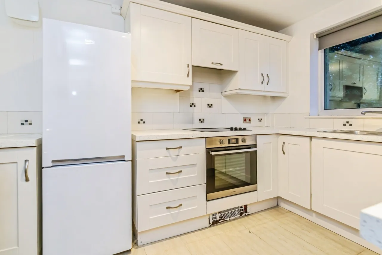 2 bed flat for sale — Rogers Close, Coulsdon, CR5