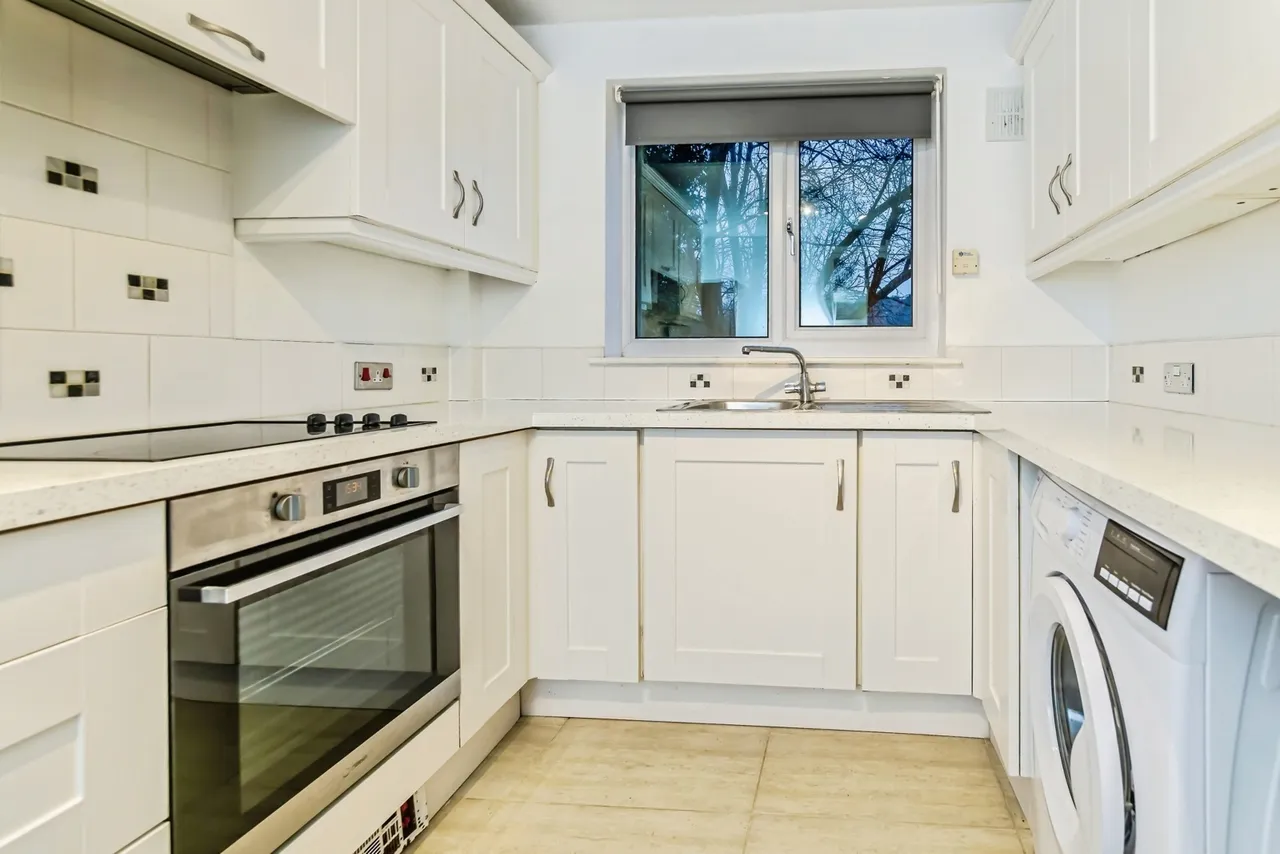 Rogers Close, Coulsdon, CR5, photo 16