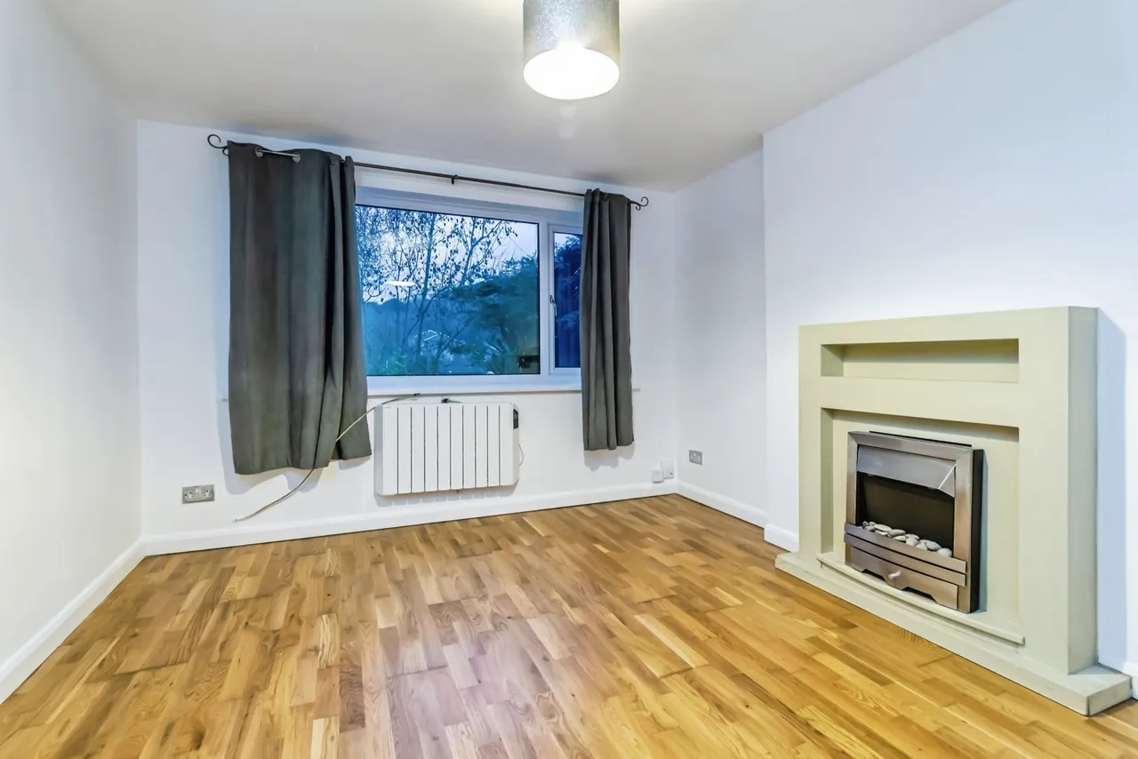 Rogers Close, Coulsdon, CR5, photo 18