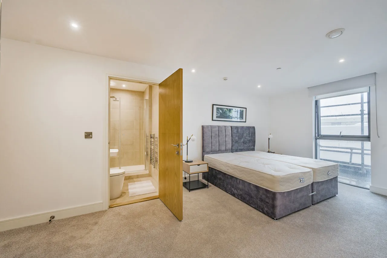 103 Arc Tower, 32 Uxbridge Road, London, photo 5