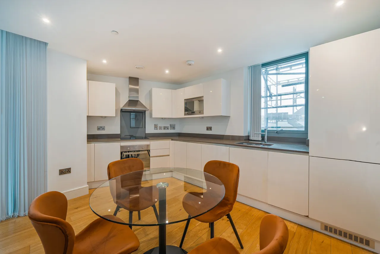 103 Arc Tower, 32 Uxbridge Road, London, photo 3