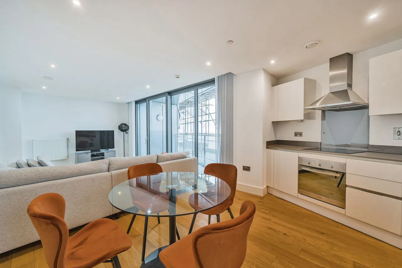 103 Arc Tower, 32 Uxbridge Road, London, photo 4
