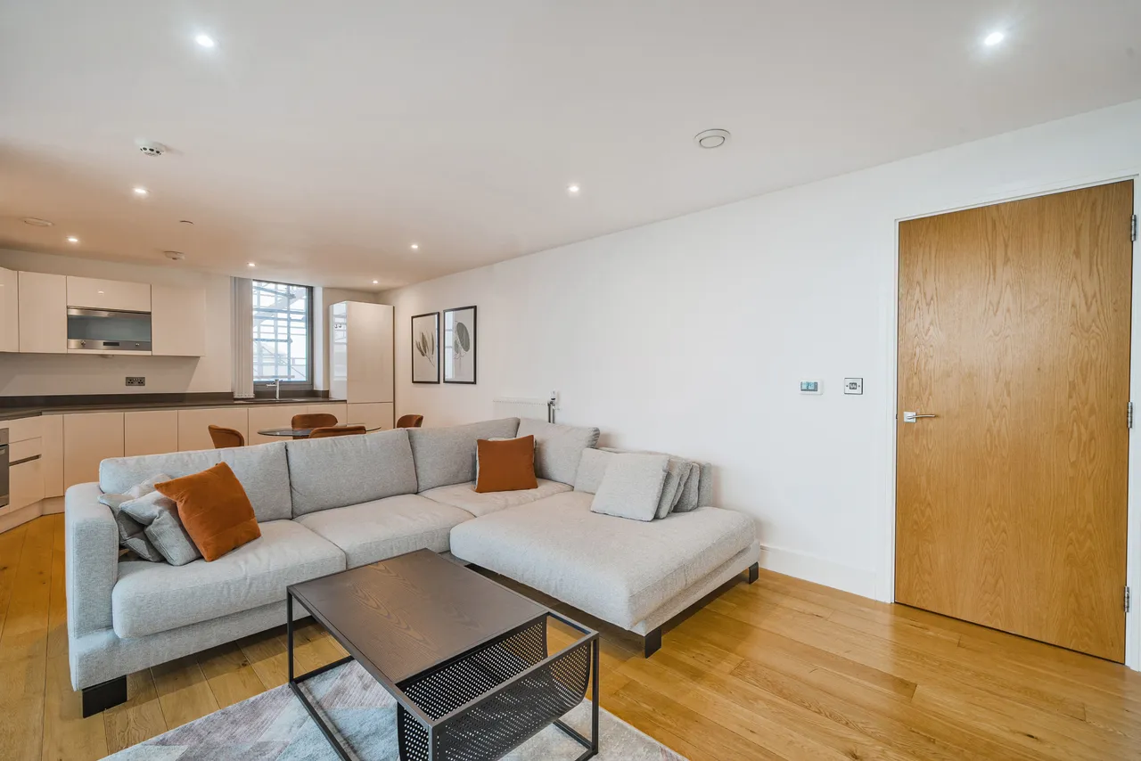 103 Arc Tower, 32 Uxbridge Road, London, photo 2