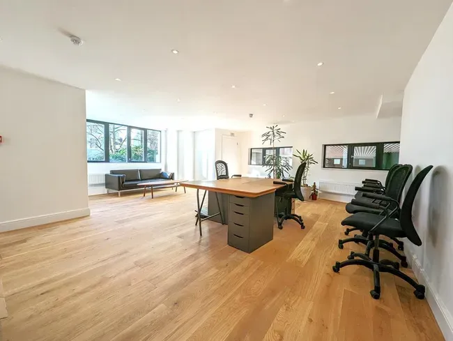 office to rent — OFFICE SPACE TO LET WELLINGTON ROAD...
