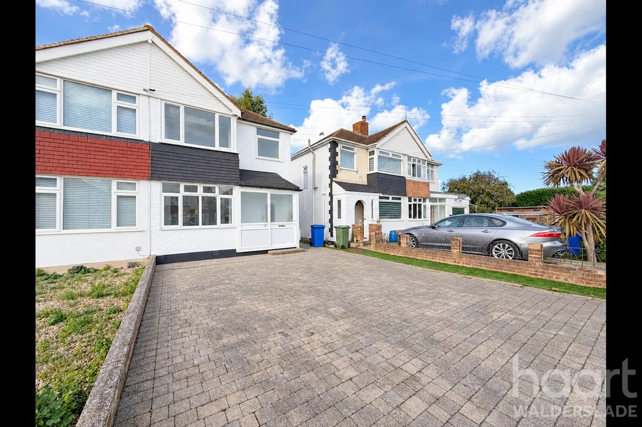 3 bed house to rent, Marian Avenue, ME12
