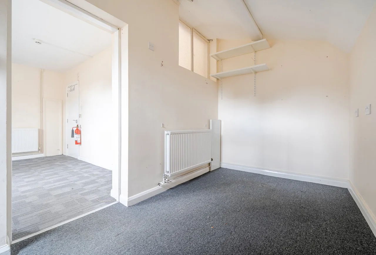 North Street, Gloucestershire, Oldland Common, BS30 8TS, photo 6