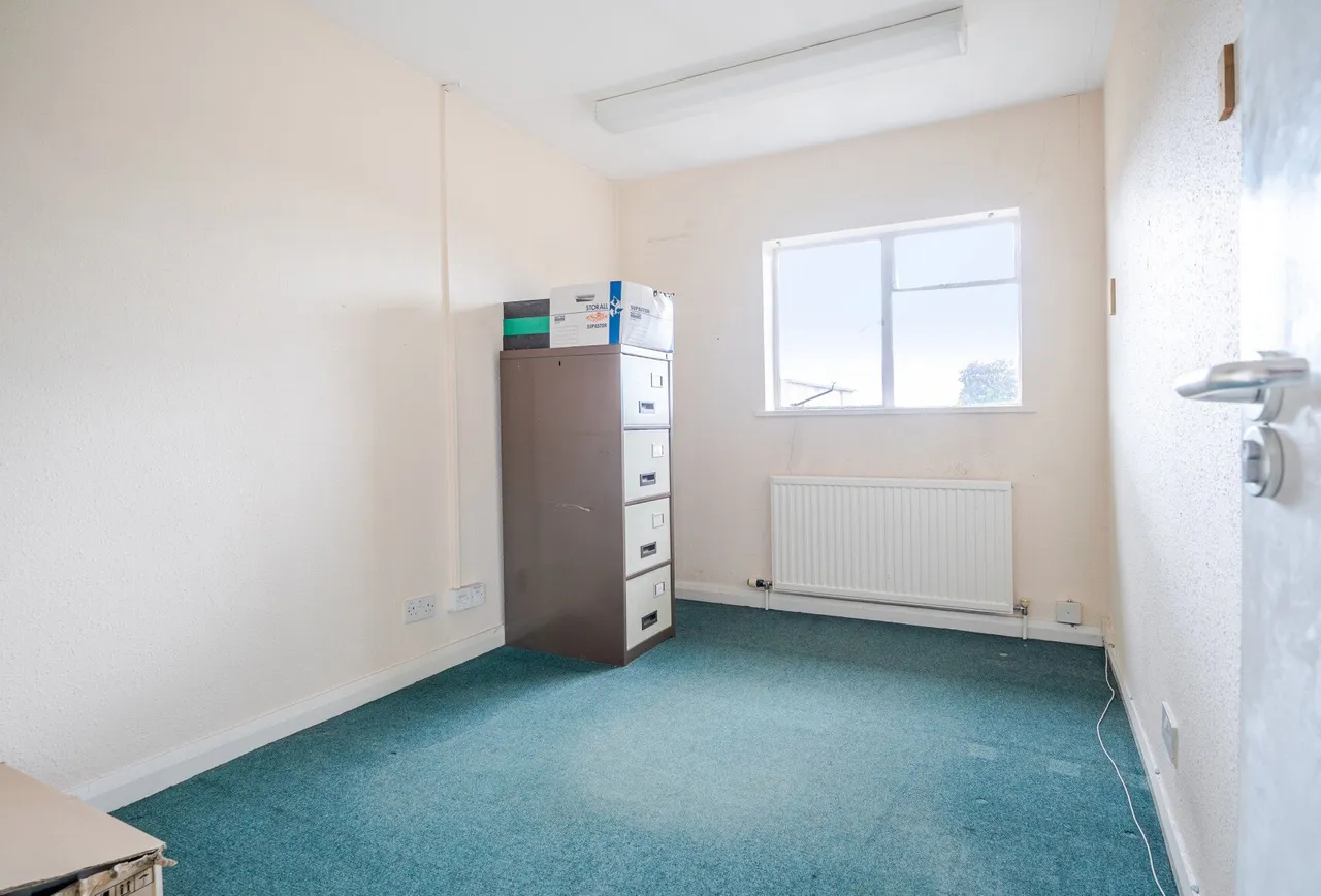 North Street, Gloucestershire, Oldland Common, BS30 8TS, photo 11