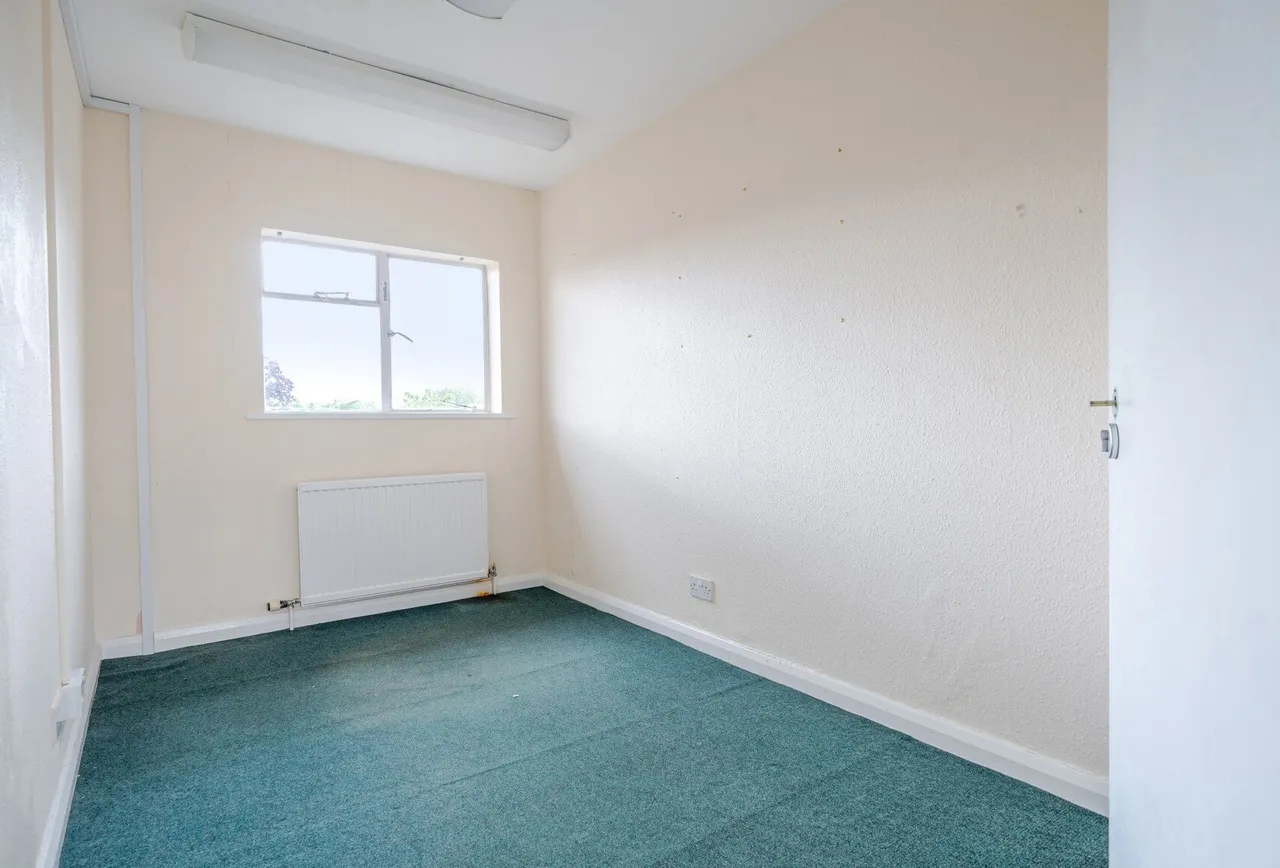North Street, Gloucestershire, Oldland Common, BS30 8TS, photo 13