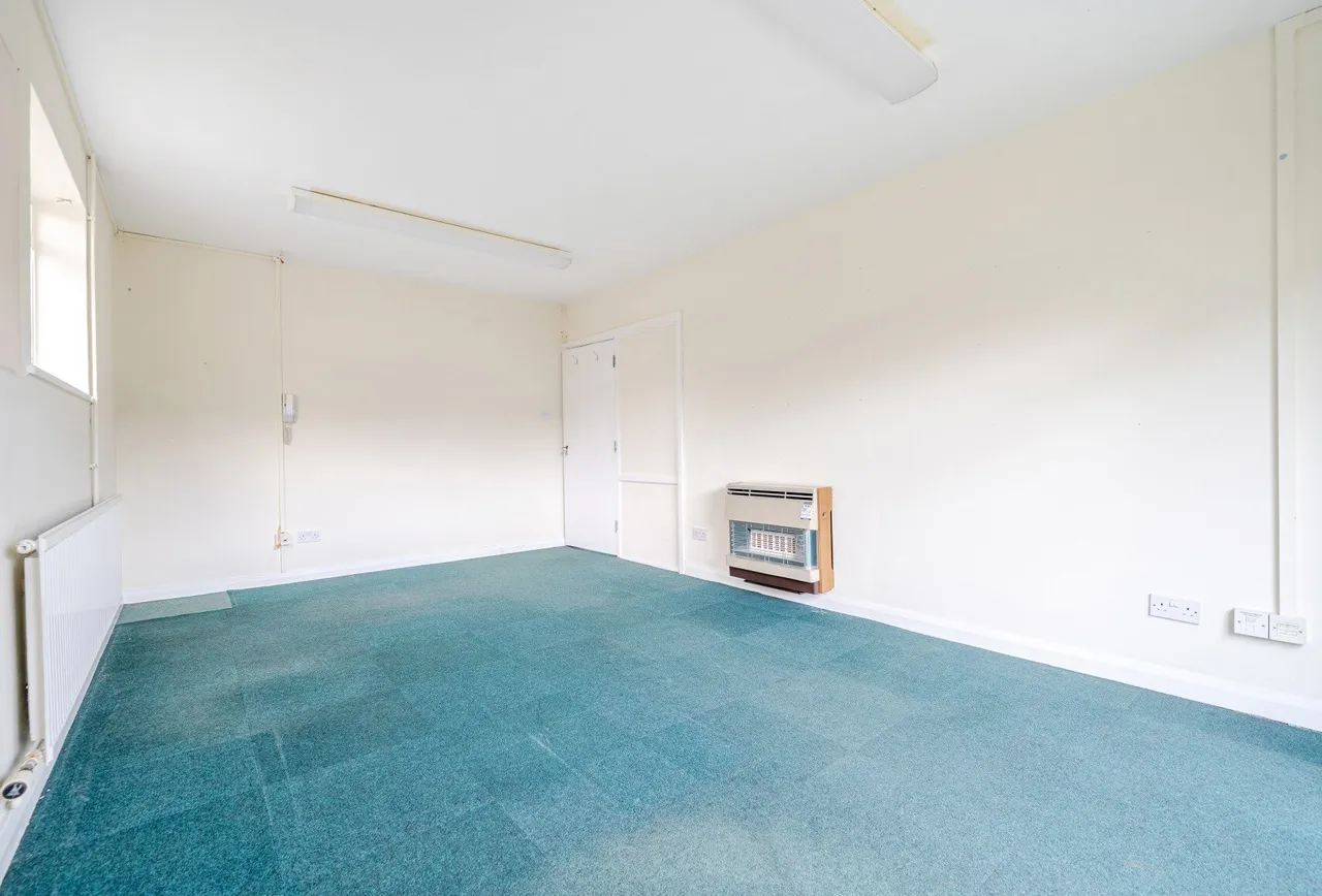 North Street, Gloucestershire, Oldland Common, BS30 8TS, photo 8