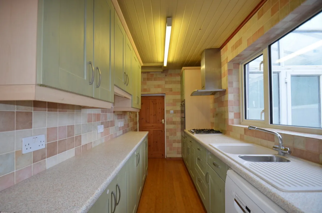 Stanwell Road, Ashford, photo 2