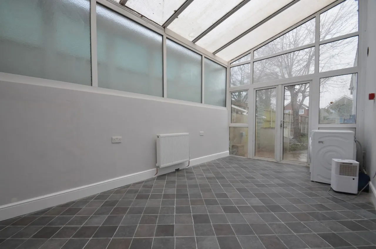 Stanwell Road, Ashford, photo 3