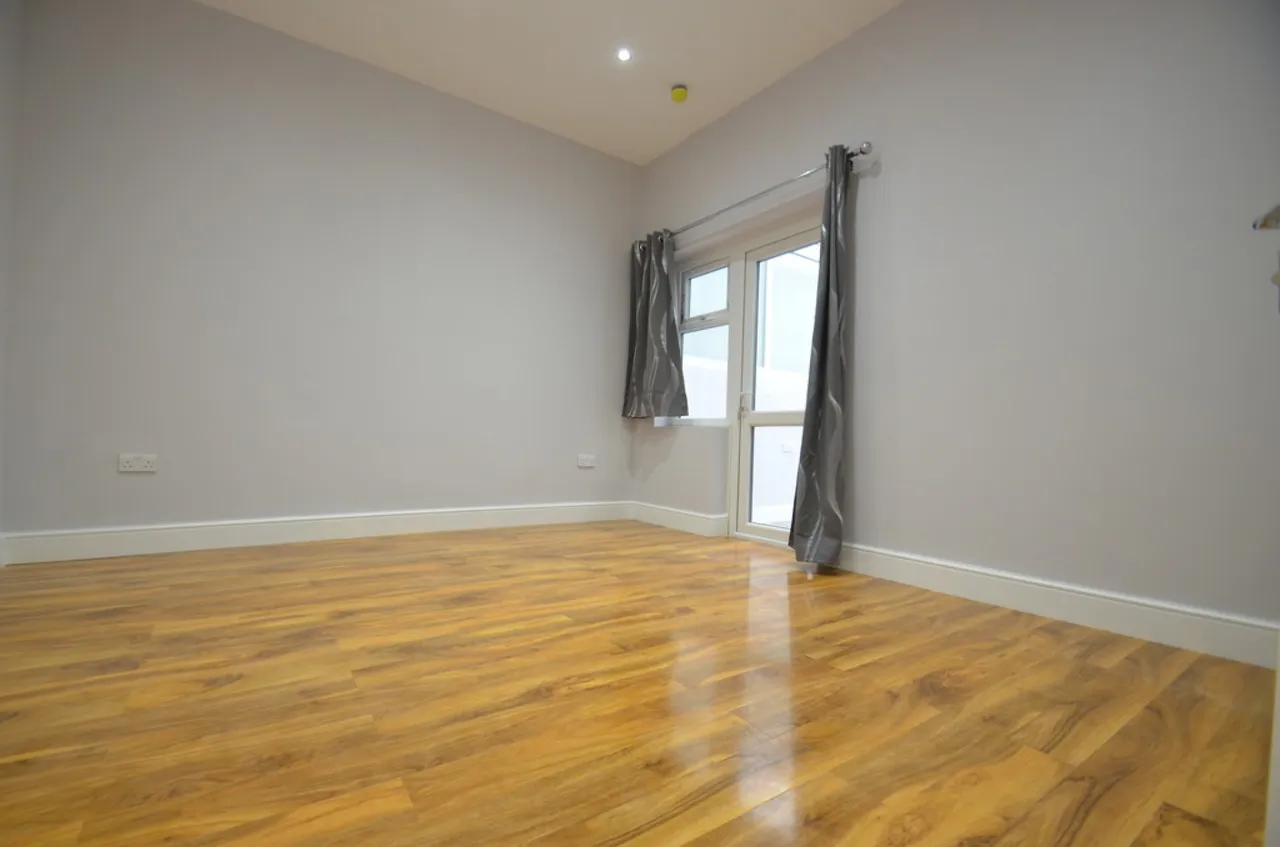 Stanwell Road, Ashford, photo 4