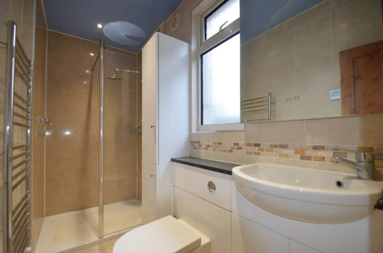 Stanwell Road, Ashford, photo 7