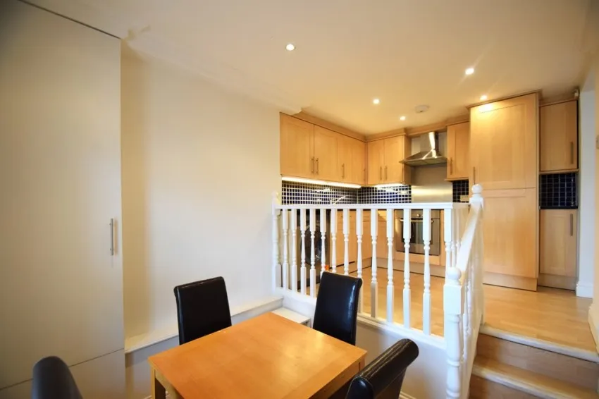 1 bed property to rent, Chiswick High Road, W4