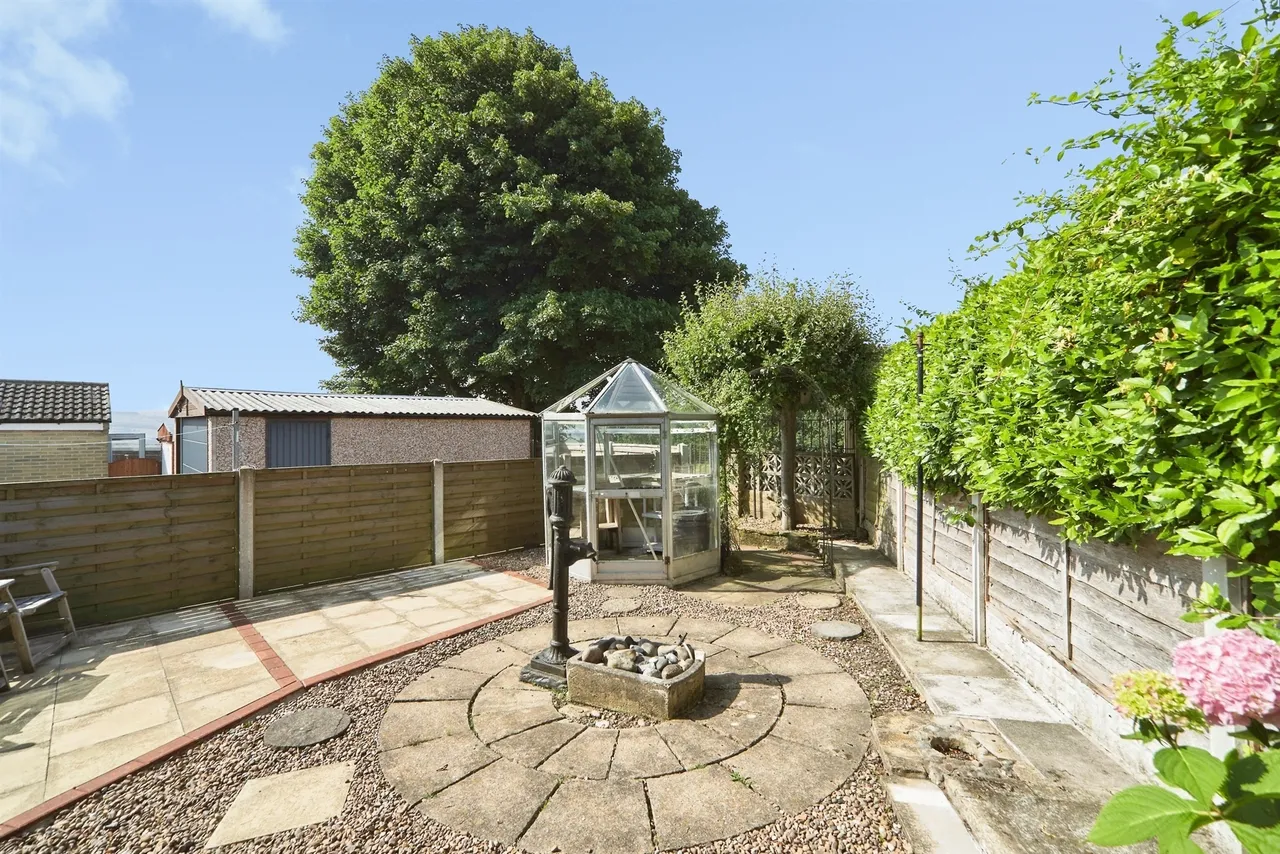 Moor Drive, Oakworth, BD22, photo 13