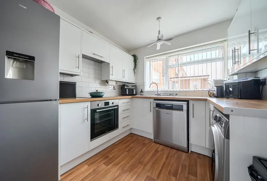 2 bed flat for sale, Chargrove, Yate, BS37