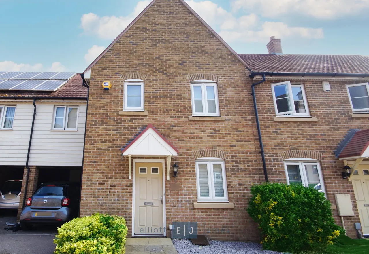 3 bed house to rent — The Square, Loughton