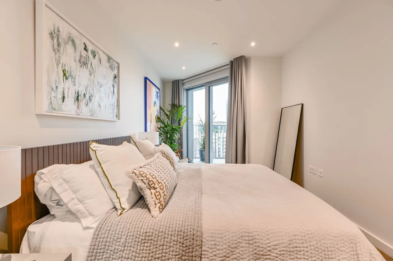 3 bed flat to rent — Apartment B0436, Bloom West Apartments, London
