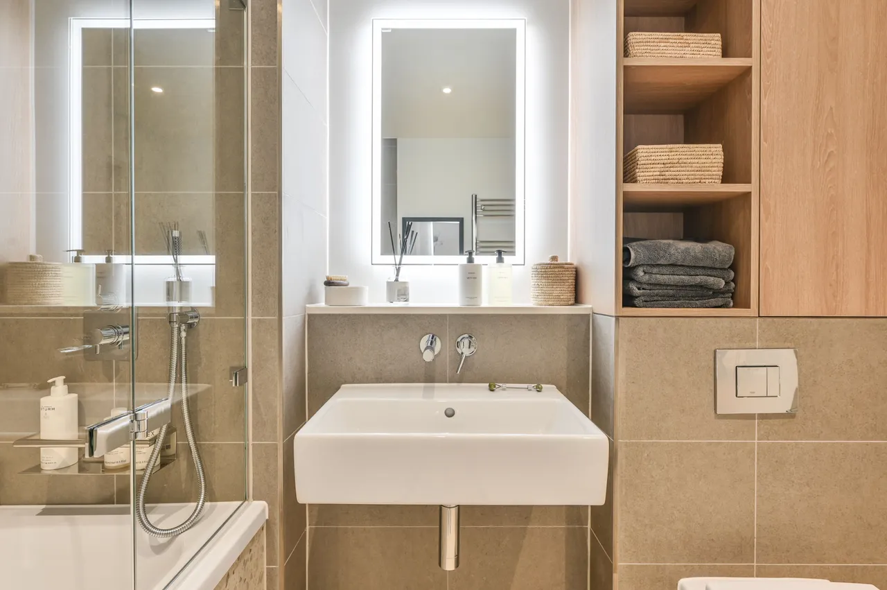 Apartment B0436, Bloom West Apartments, London, photo 12