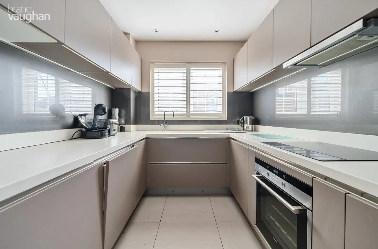 Wellington Court, The Strand, BN2, photo 2
