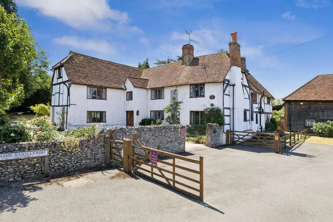 5 bed house for sale — The Street, Effingham, Leatherhead, Surrey, KT24 5LP