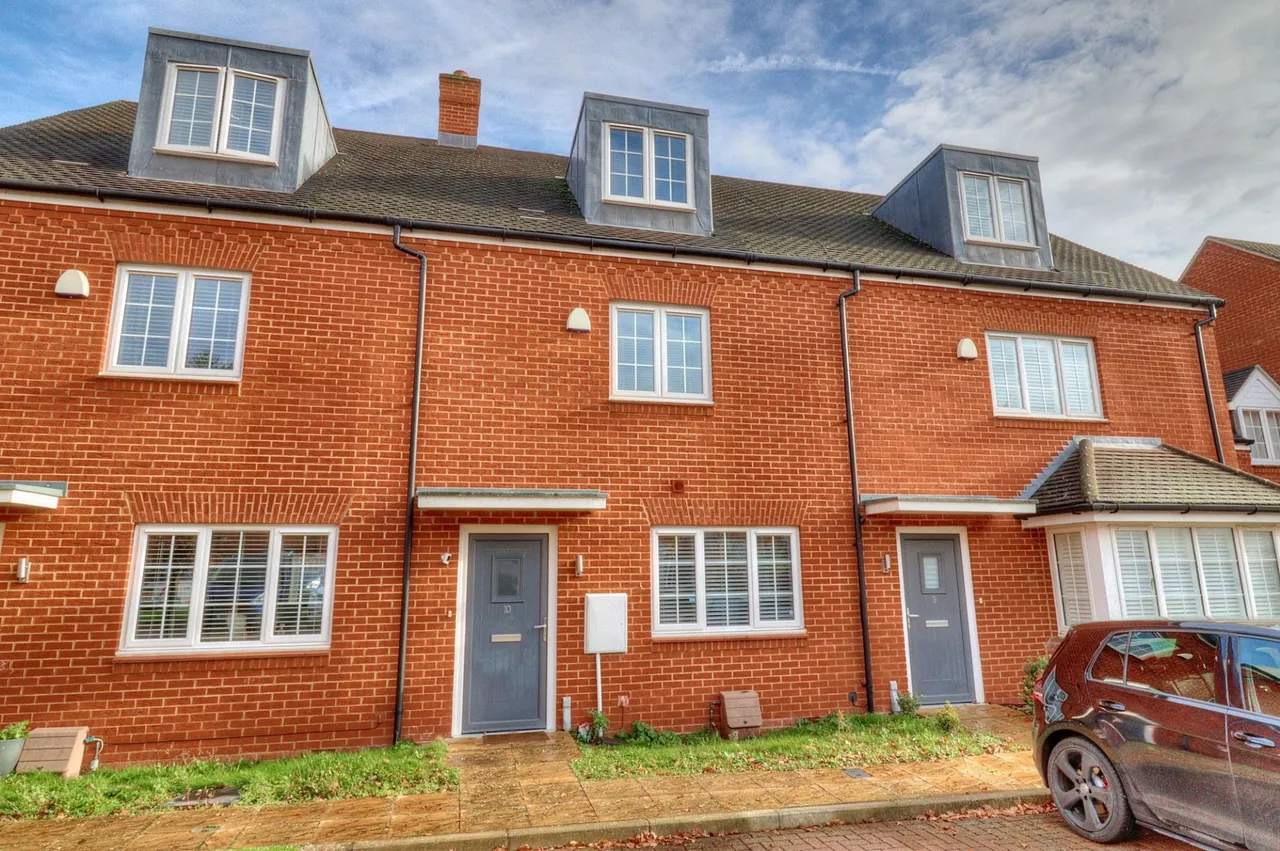 3 bed house for sale, Springbank Road, Lane End, HP14