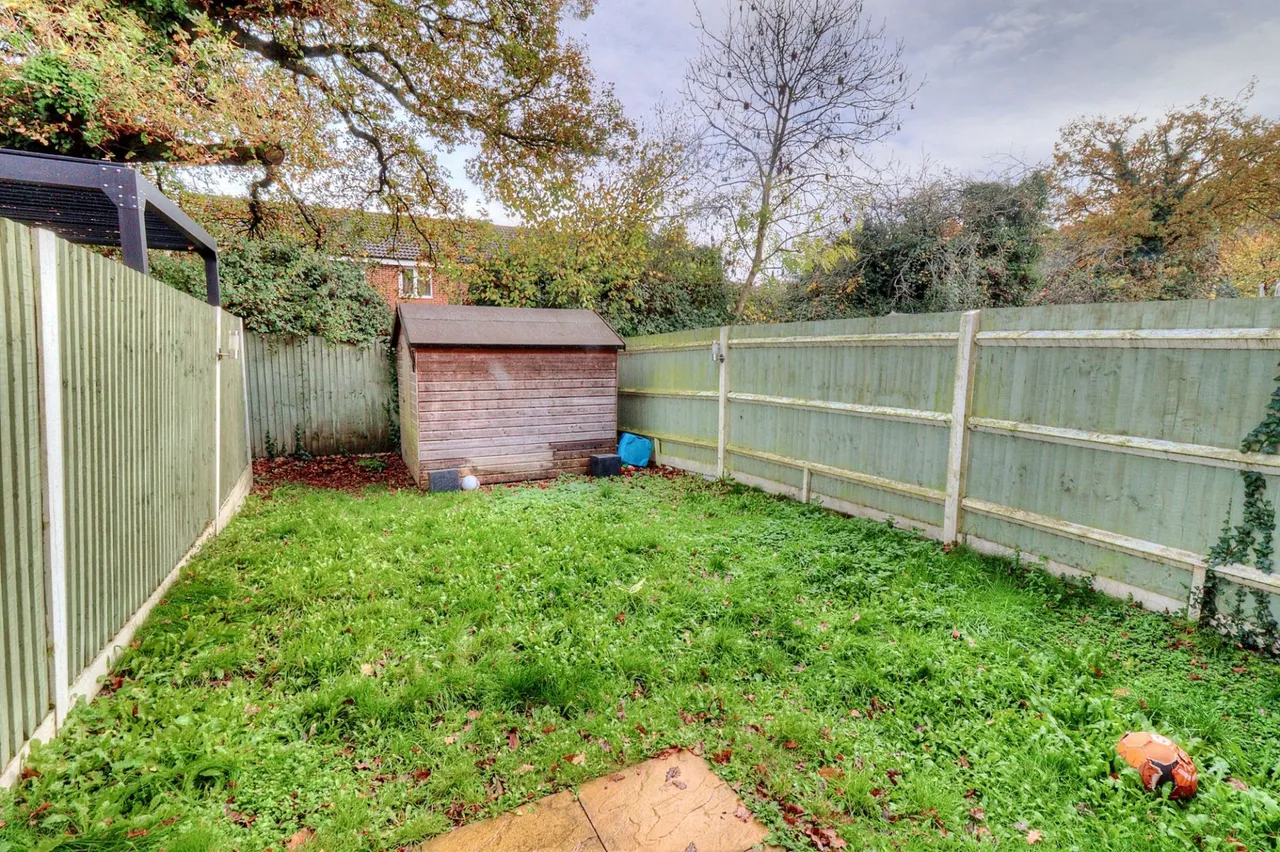 Springbank Road, Lane End, HP14, photo 11