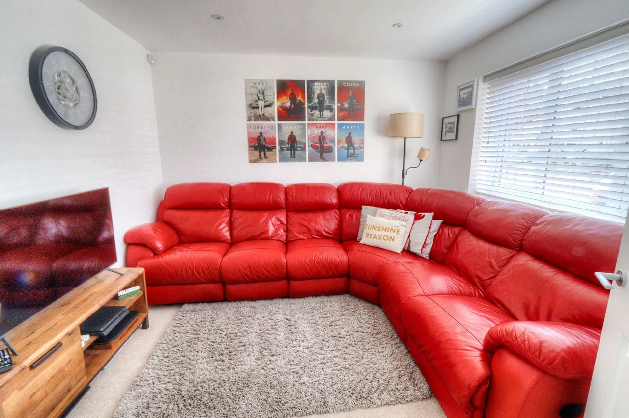 Springbank Road, Lane End, HP14, photo 2