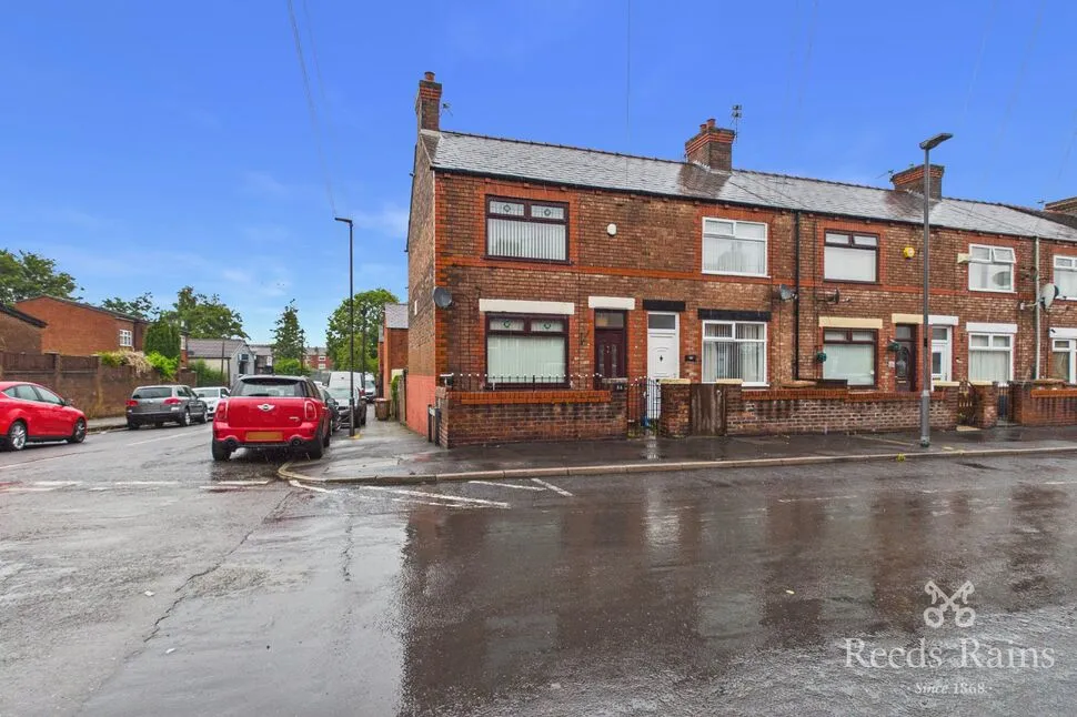 2 bed house to rent — Doulton Street, St. Helens, Merseyside, WA10