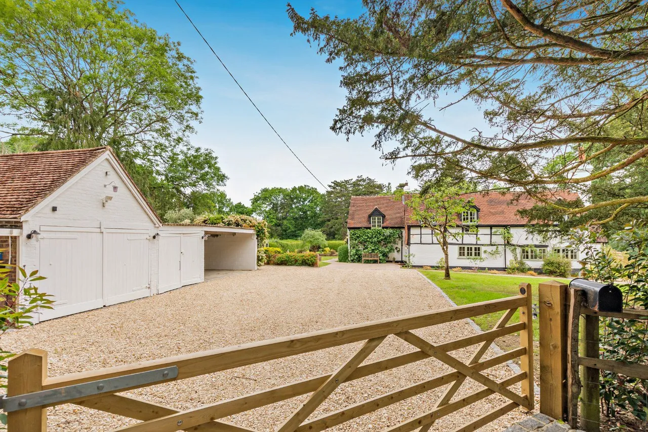 Horsham Road, Rowhook, Horsham, West Sussex, RH12 3PZ, photo 5