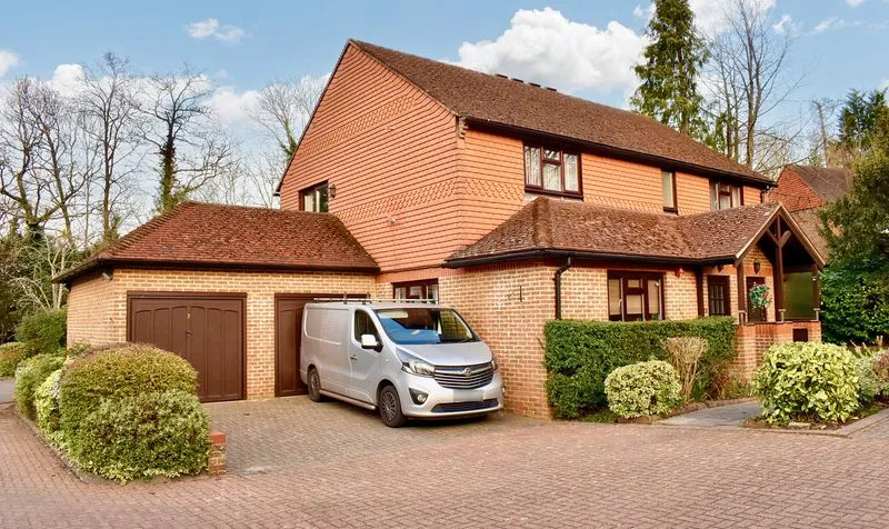 2 bed flat for sale, Leatherhead Road, Ashtead, KT21